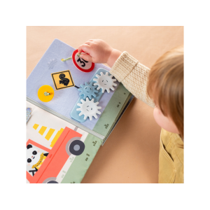 Taf Toys Knižka s aktivitami Tiny Traveler Busy Book